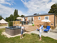 Lez-Eaux Mobilehome with Whirlpool