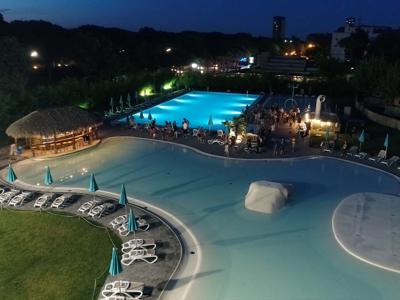 Thumbnail 4 van Malibu Beach