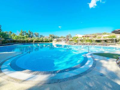 Thumbnail 3 van 4 Mori Family Village